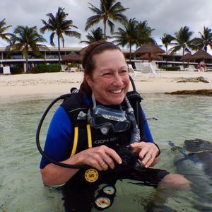 Meet your Posher, Elisa